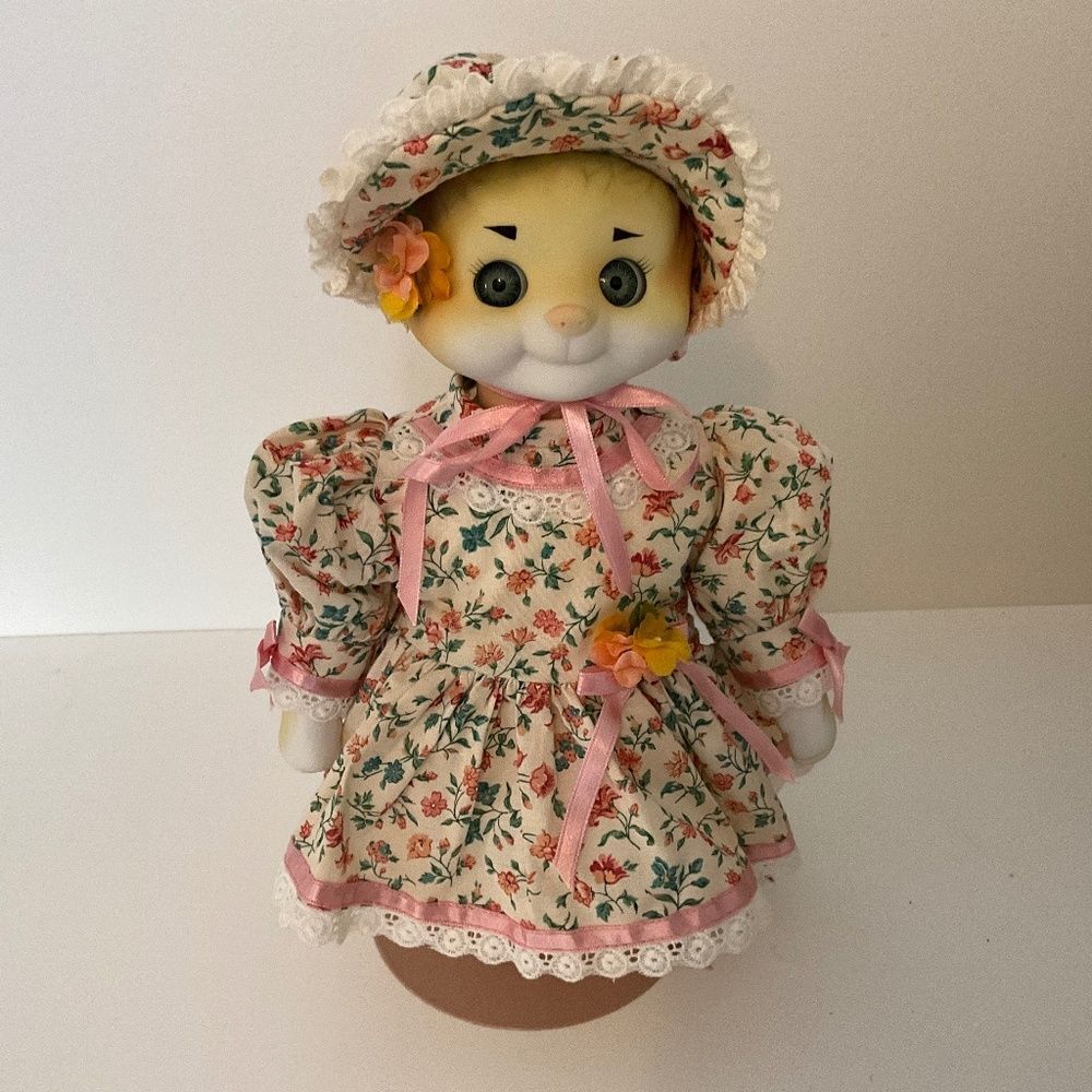 Goebel Dolly Dingle PussyKins Musical Porcelain Doll Limited Edition 497/2000